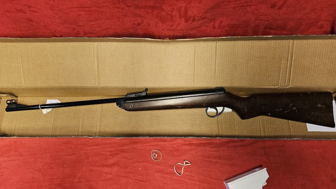 BSA Meteor .22 Air Rifle with peep sight, Vintage. - Image 2