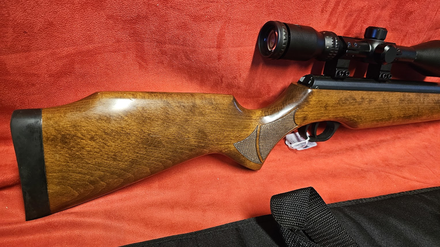 Cometa Fenix 400 USC .22 Air Rifle with Hawke Scope and Slip - Image 4