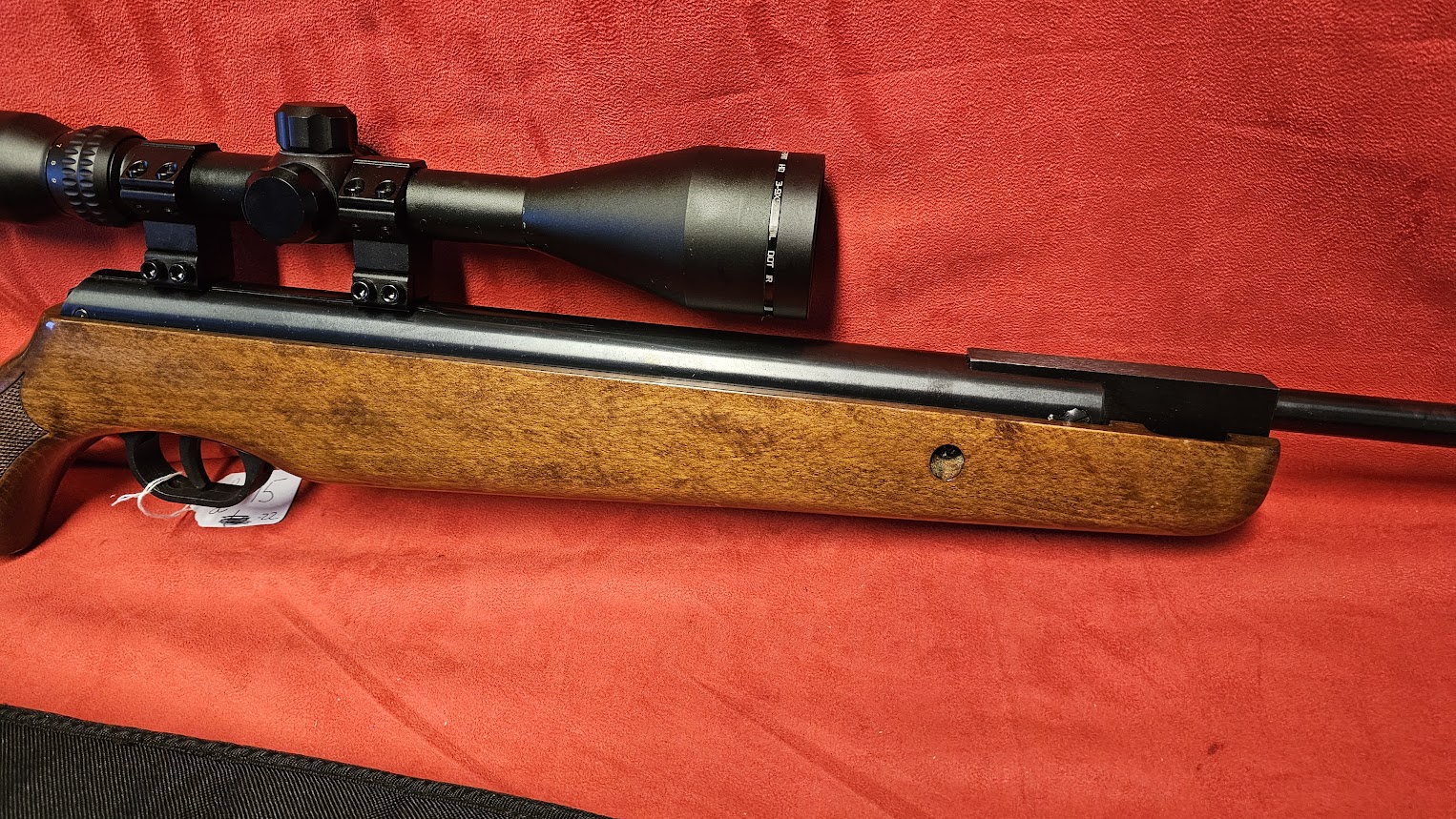Cometa Fenix 400 USC .22 Air Rifle with Hawke Scope and Slip - Image 3